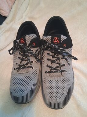 Men's Light Gray Knit Athletic Sneakers with Black Trim and Orange Logo Size 11